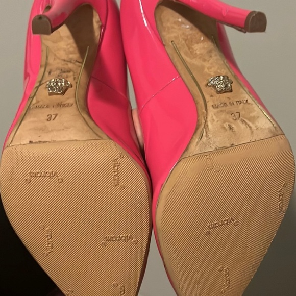 Authentic Versace palazzo hot pink heels. Good condition! - Picture 5 of 7